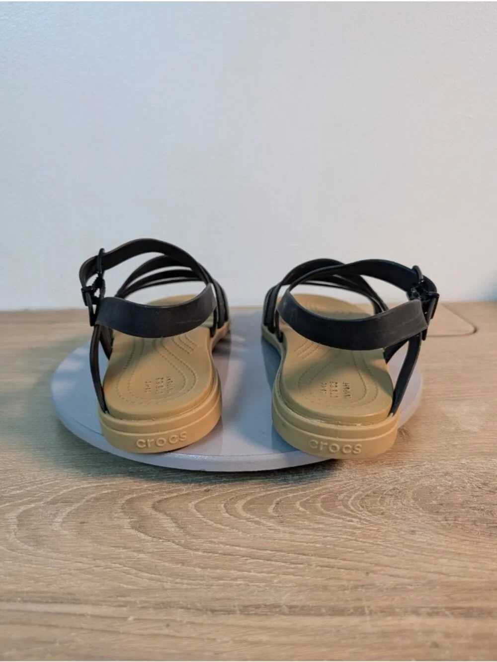 Crocs Tulum Sandals Womens Sz 9 Black Flats Strappy Buckle Iconic Comfort